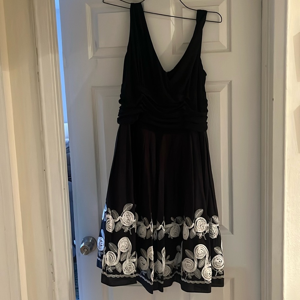 Plus size black sleeveless cocktail dress